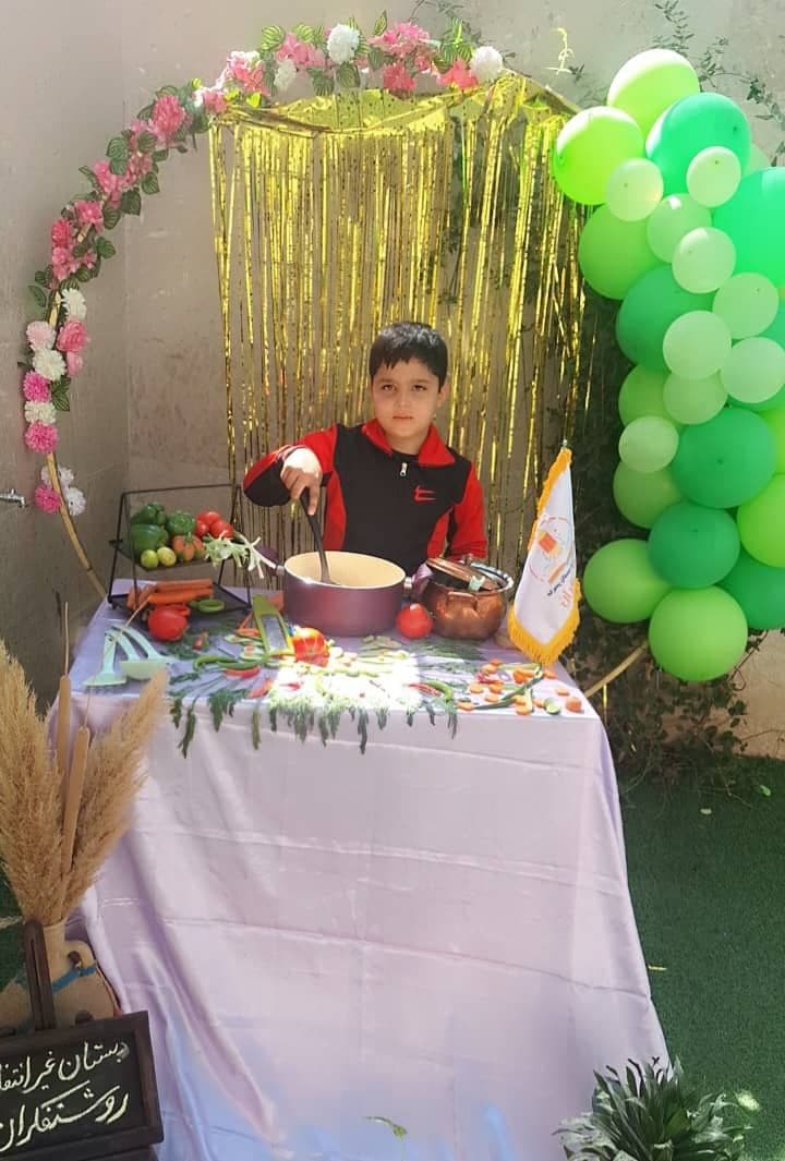 کودکستان و دبستان روشنفکران